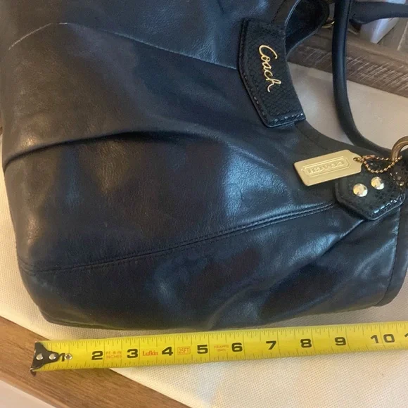 Coach F23308 black leather pleated purse with gold hardware - Picture 4 of 11